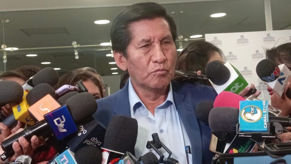 Félix Ajpi critica a Luis Arce sobre la crisis económica