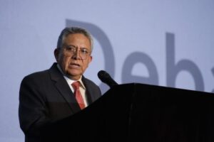 Debate económico en El Alto sobre propuestas de candidatos a la vicepresidencia