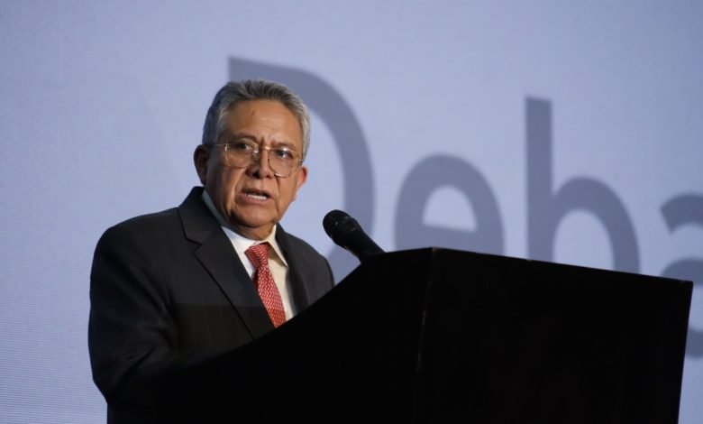 Debate económico en El Alto sobre propuestas de candidatos a la vicepresidencia