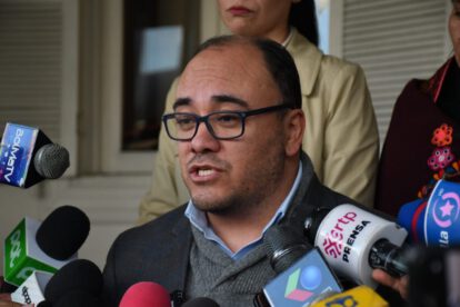 Renuncia de Hassenteufel desmentida por el TSE