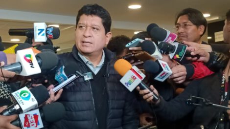 Litio en Bolivia: Senador Luis Adolfo Flores en contacto con los medios de comunicación