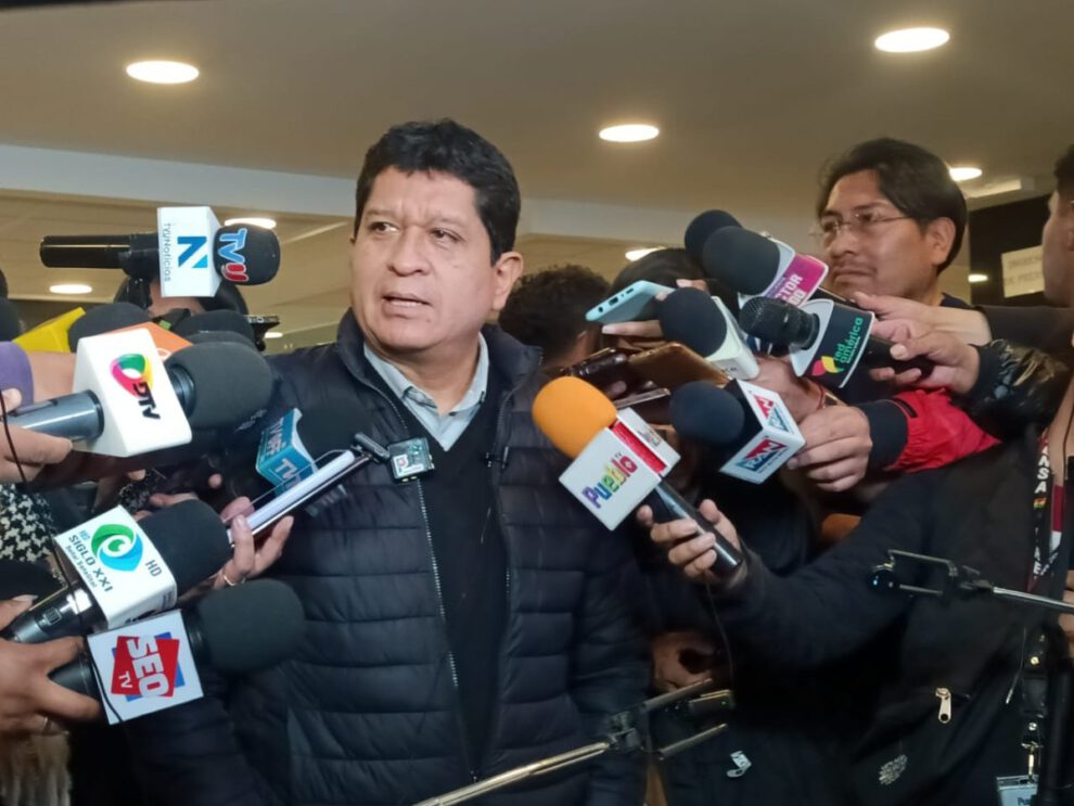 Litio en Bolivia: Senador Luis Adolfo Flores en contacto con los medios de comunicación