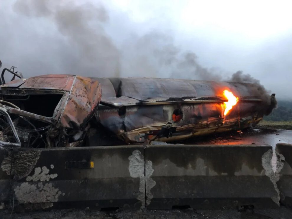 Incendio de cisterna en la ruta Cochabamba – Santa Cruz