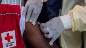 Alerta sanitaria para viajeros a África Occidental