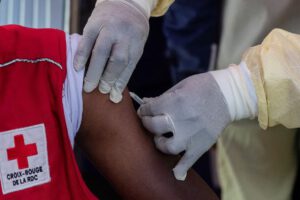 Alerta sanitaria para viajeros a África Occidental