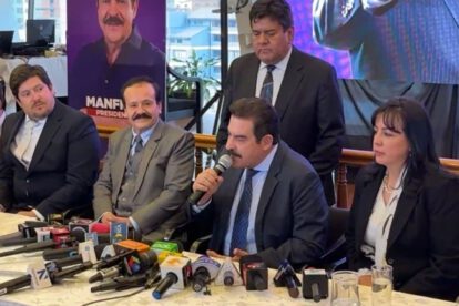 Manfred Reyes Villa presenta su equipo económico y jurídico