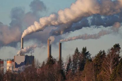 Nube de metano liberándose al aire, uno de los principales gases de efecto invernadero que contribuyen al cambio climático
