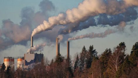 Nube de metano liberándose al aire, uno de los principales gases de efecto invernadero que contribuyen al cambio climático