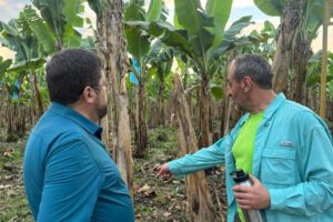 Samuel Doria Medina en Villa Tunari durante su campaña electoral