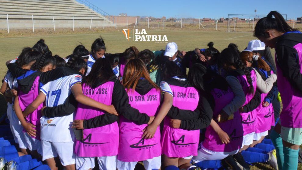 Liga Femenina de Fútbol en su fase más intensa