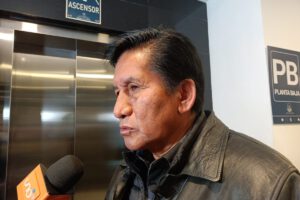 Félix Ajpi denuncia delitos políticos en la campaña electoral