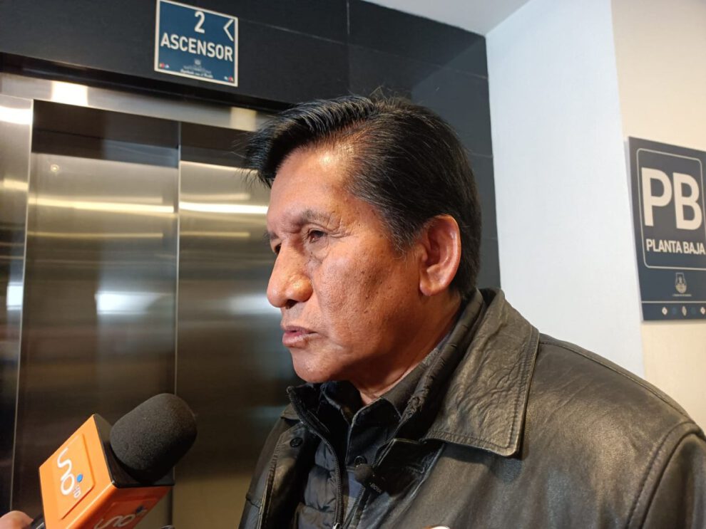 Félix Ajpi denuncia delitos políticos en la campaña electoral