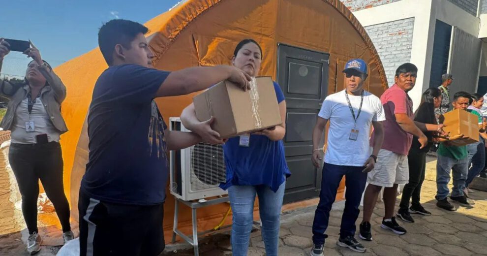 Llegan papeletas electorales a Santa Cruz bajo resguardo militar y policial