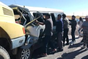 Minibús atropella a obrero vial en La Paz