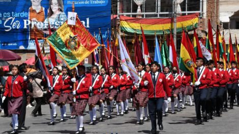 Desfiles escolares Bicentenario Bolivia