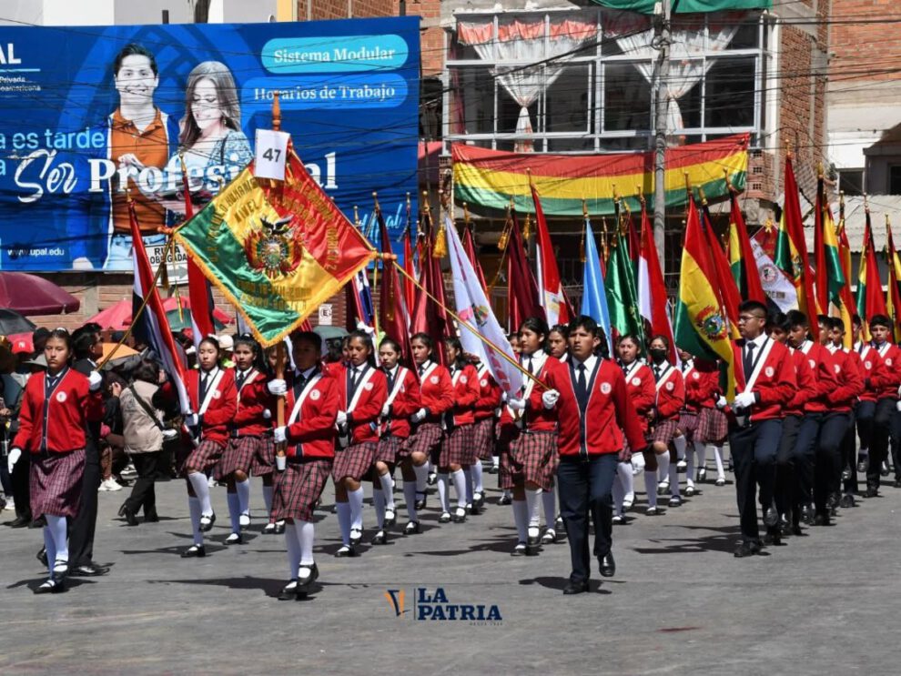 Desfiles escolares Bicentenario Bolivia