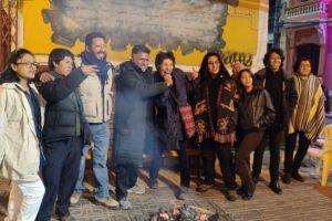 Noche de Arawikus con jóvenes poetas en Oruro