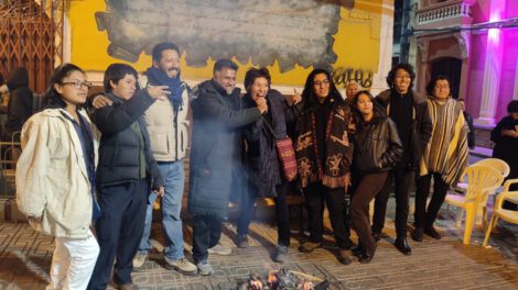 Noche de Arawikus con jóvenes poetas en Oruro