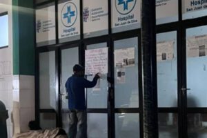 paro de salud en Santa Cruz por bono de vacunación