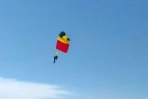 Sargento herida en salto de paracaídas en Cochabamba