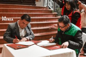 Firma de contrato de préstamo del FNDR para el Parque de los Sueños