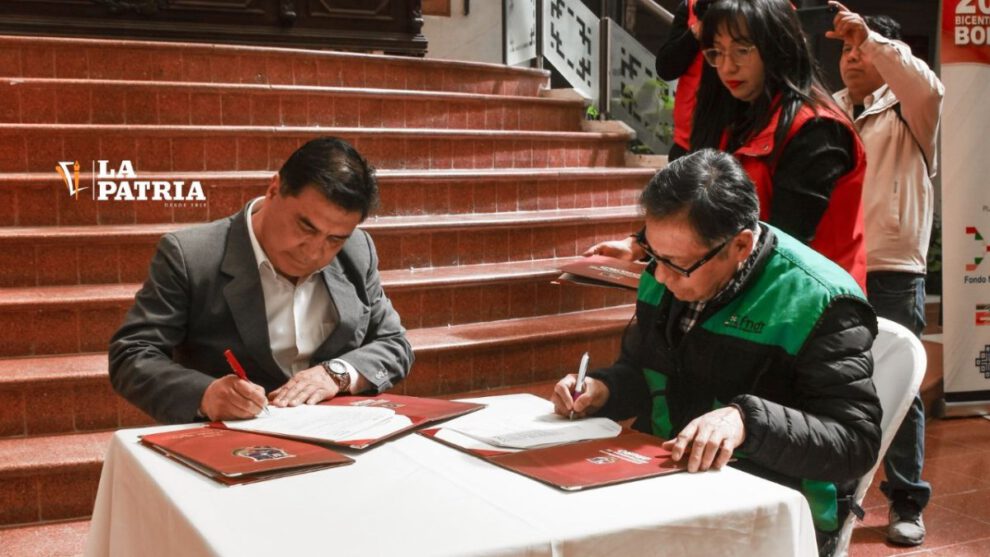 Firma de contrato de préstamo del FNDR para el Parque de los Sueños