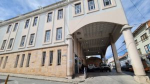 Adolescente cae del tercer piso en Sucre