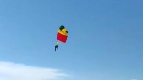 Accidente en paracaídas: sargento permanece en terapia intensiva