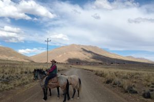 Cabalgata del Bicentenario avanza por Machacamarca y Poopó