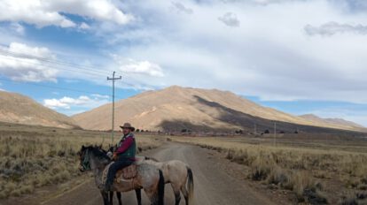 Cabalgata del Bicentenario avanza por Machacamarca y Poopó