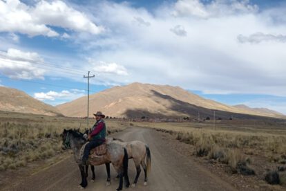 Cabalgata del Bicentenario avanza por Machacamarca y Poopó