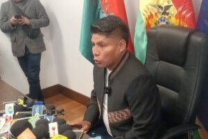 Senador Loza en contacto con los medios sobre créditos