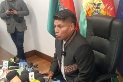Senador Loza en contacto con los medios sobre créditos