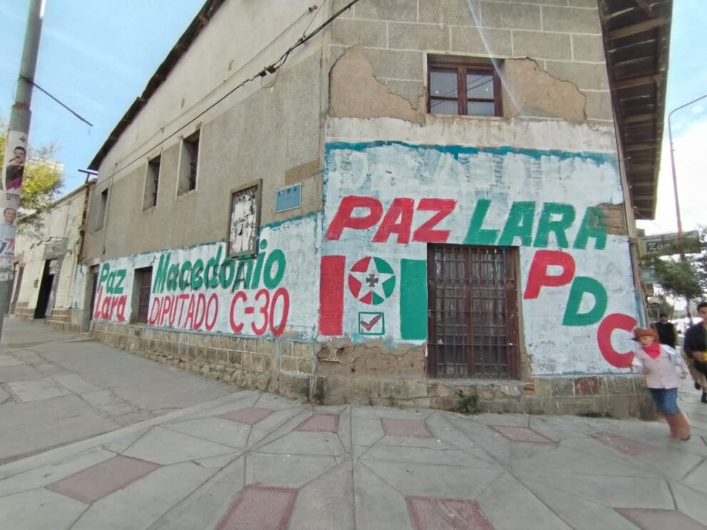 Propaganda política en Oruro