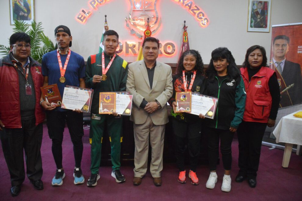 Atletas destacados del Grand Prix Sudamericano reconocidos por la Gobernación