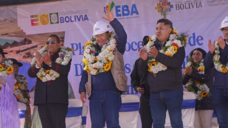 Gobierno entrega de 200 obras en conmemoración del Bicentenario