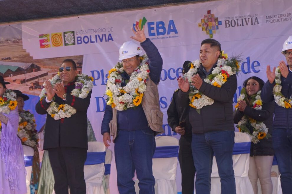 Gobierno entrega de 200 obras en conmemoración del Bicentenario