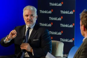 Iván Duque propone tutela para que Uribe permanezca en libertad