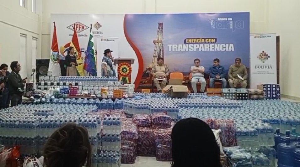 Ayuda a bomberos en incendio de Sama