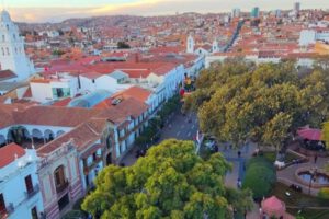 Vista panorámica del centro histórico de Sucre durante el Bicentenario de Bolivia