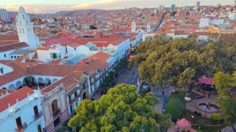 Vista panorámica del centro histórico de Sucre durante el Bicentenario de Bolivia