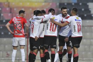 Always Ready sigue peleando palmo a palmo por la cima