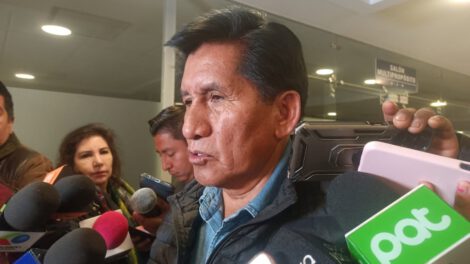 Félix Ajpi critica falta de información sobre actos del aniversario patrio