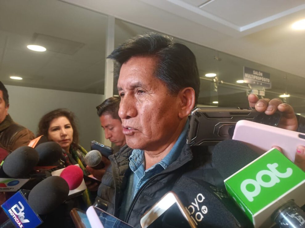 Félix Ajpi critica falta de información sobre actos del aniversario patrio