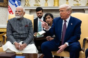 Trump aumenta aranceles a India por compras de petróleo ruso