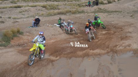 Competencia de motociclismo en Oruro