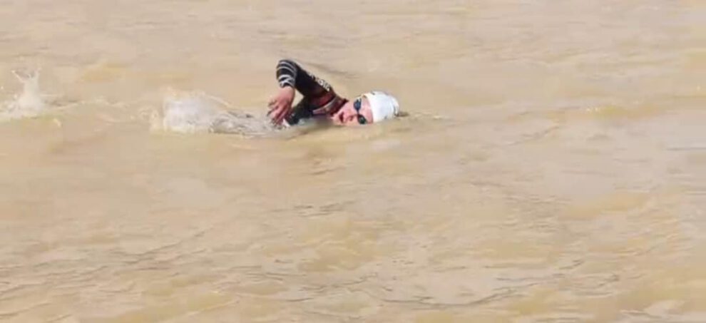 Nadadores orureños en el Desafío La Angostura 2025