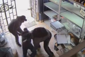 El Arnold captura vinculado a robo en tienda de tecnología para autos en Cochabamba