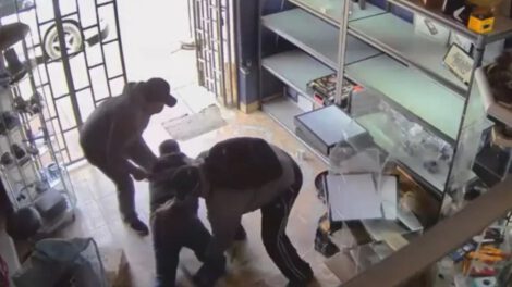 El Arnold captura vinculado a robo en tienda de tecnología para autos en Cochabamba