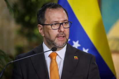 Venezuela regala espada a Bolivia por Bicentenario